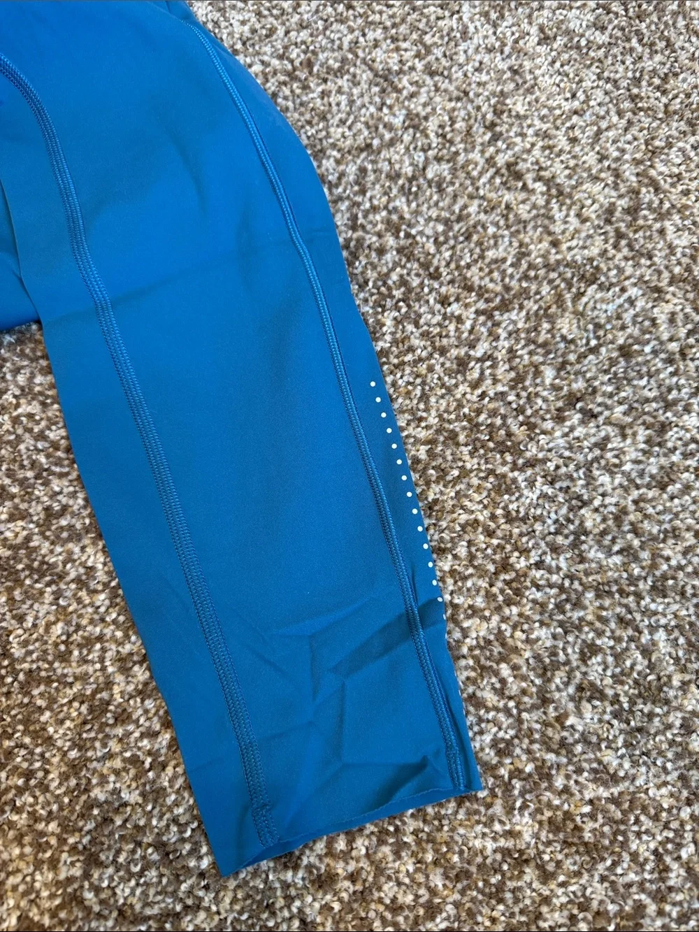 Lululemon Teal Active Leggings with running dot Details